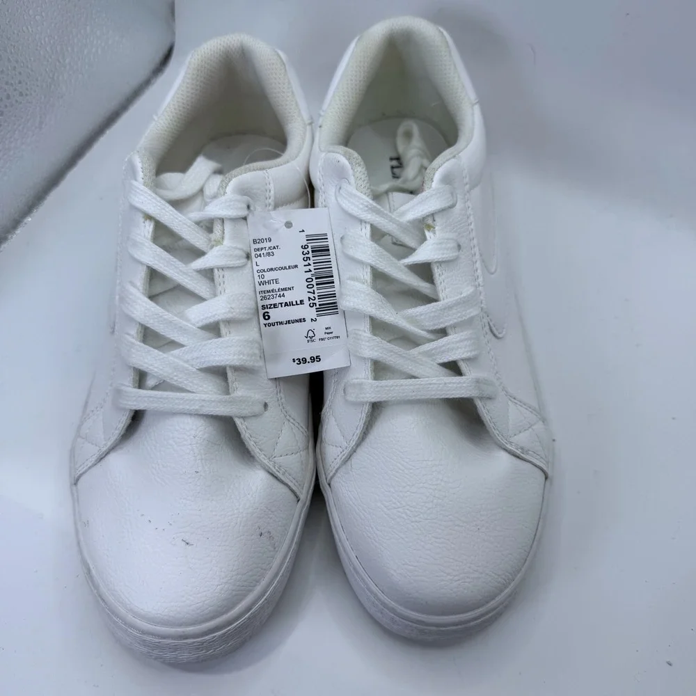 The Children's Place Sneakers White Casual Everyday Shoes Size 6
